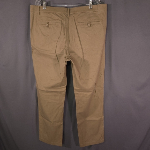 Roundtree & Yorke Straight Fit Khakis Size 40x32 - Picture 5 of 7